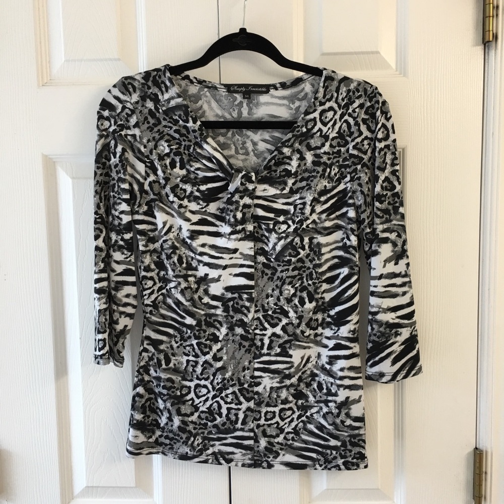 Ladies Zebra Print Top Size M New without tag